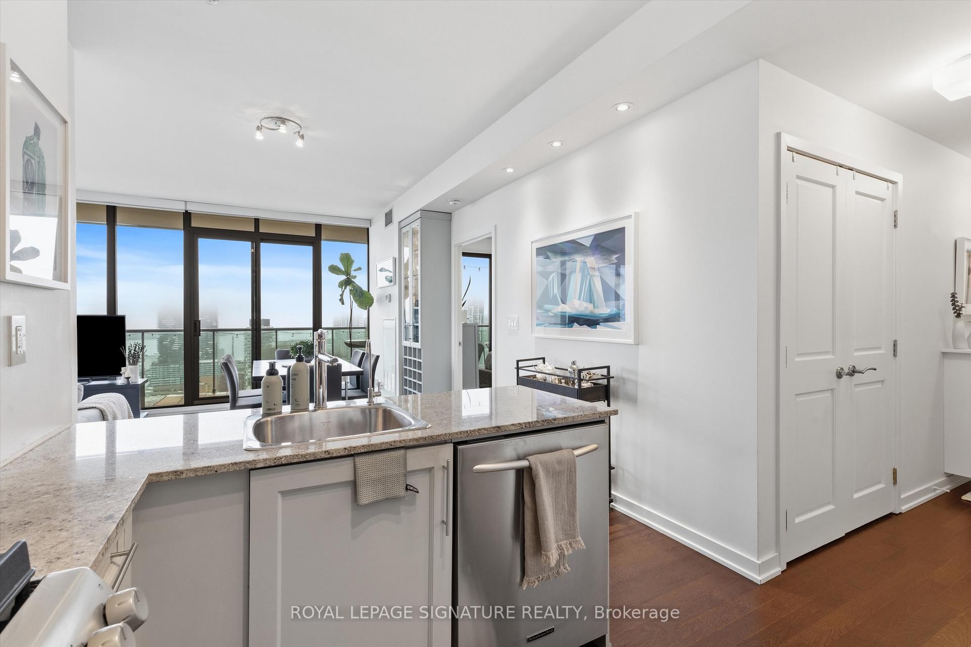 









33


Lombard

Street, 3205,
Toronto,




ON
M5C 3H8

