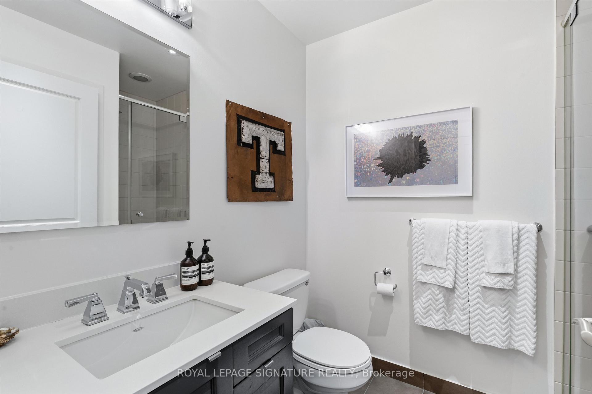 









33


Lombard

Street, 3205,
Toronto,




ON
M5C 3H8

