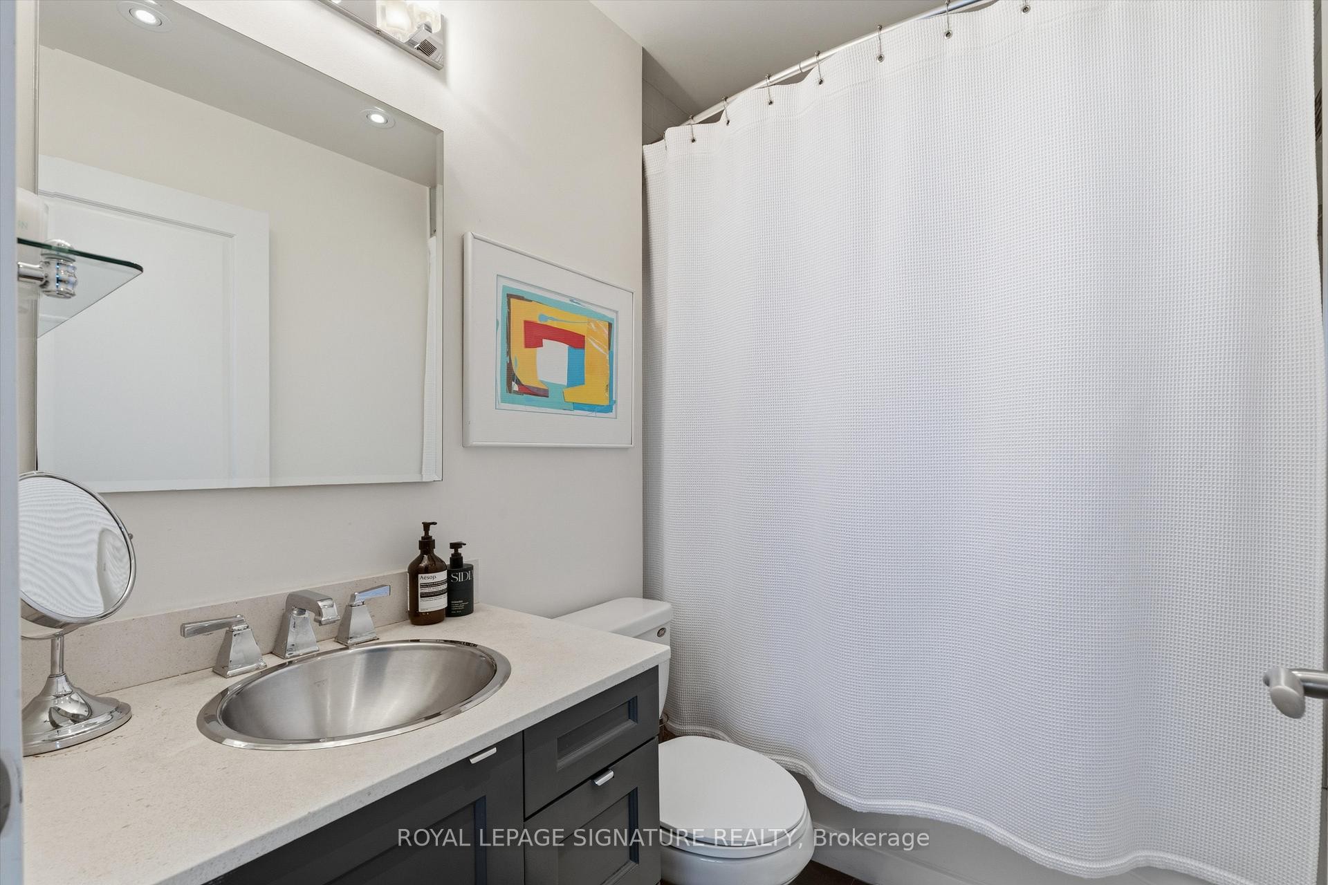 









33


Lombard

Street, 3205,
Toronto,




ON
M5C 3H8

