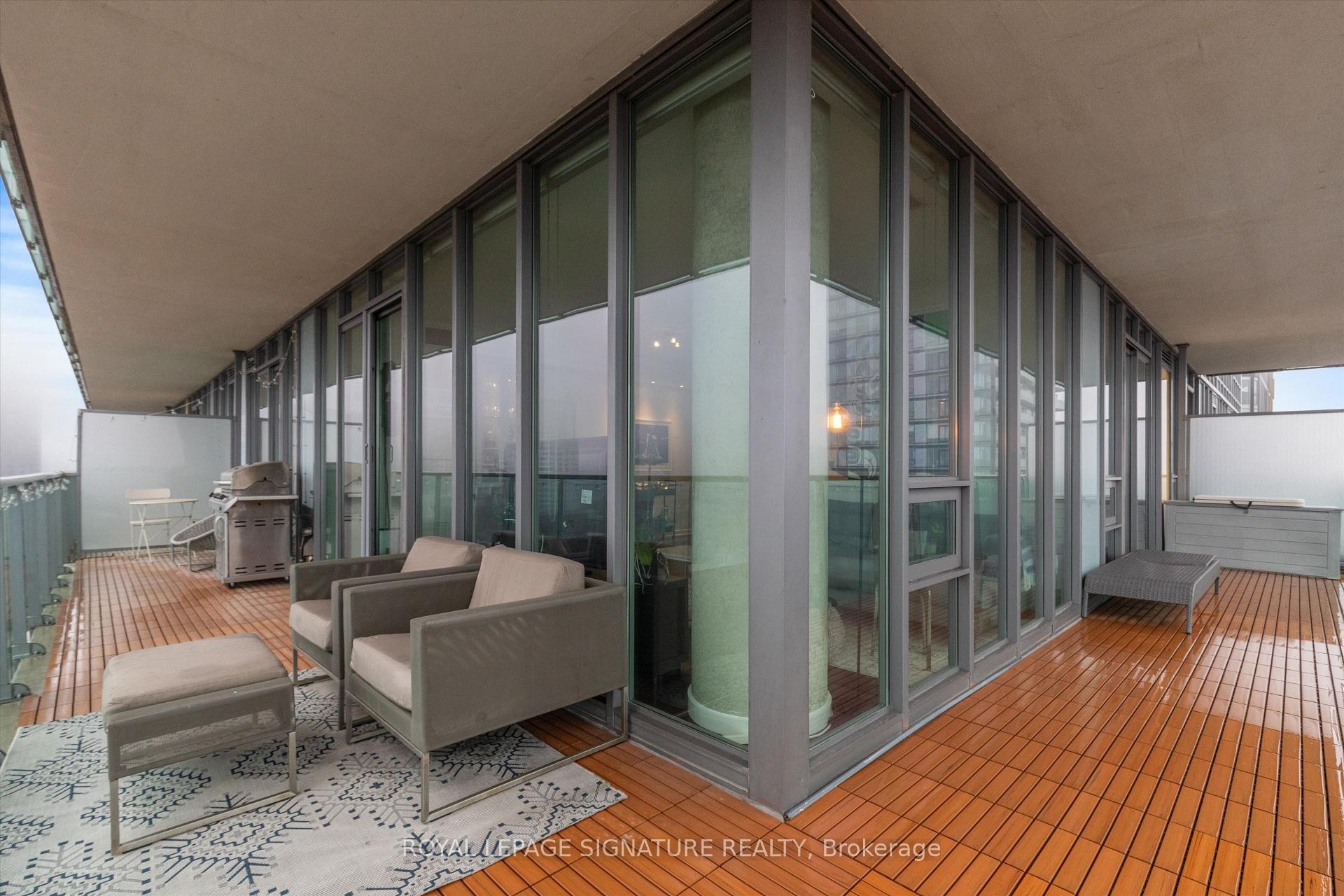 









33


Lombard

Street, 3205,
Toronto,




ON
M5C 3H8

