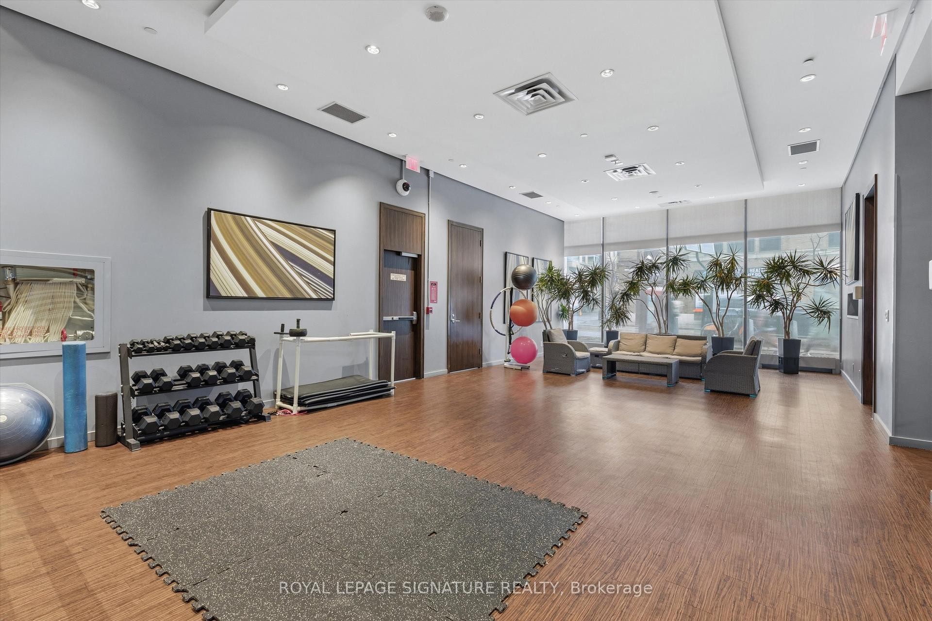 









33


Lombard

Street, 3205,
Toronto,




ON
M5C 3H8

