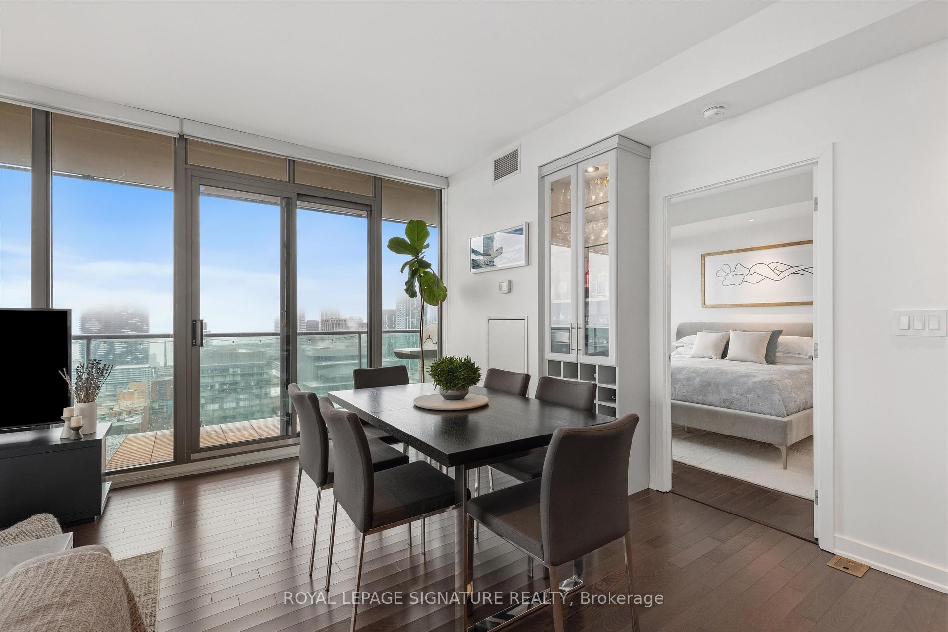 









33


Lombard

Street, 3205,
Toronto,




ON
M5C 3H8

