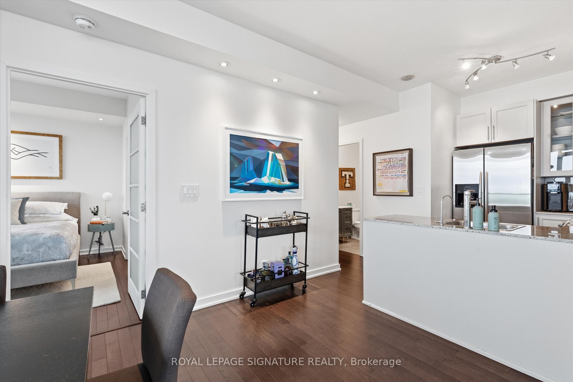 









33


Lombard

Street, 3205,
Toronto,




ON
M5C 3H8

