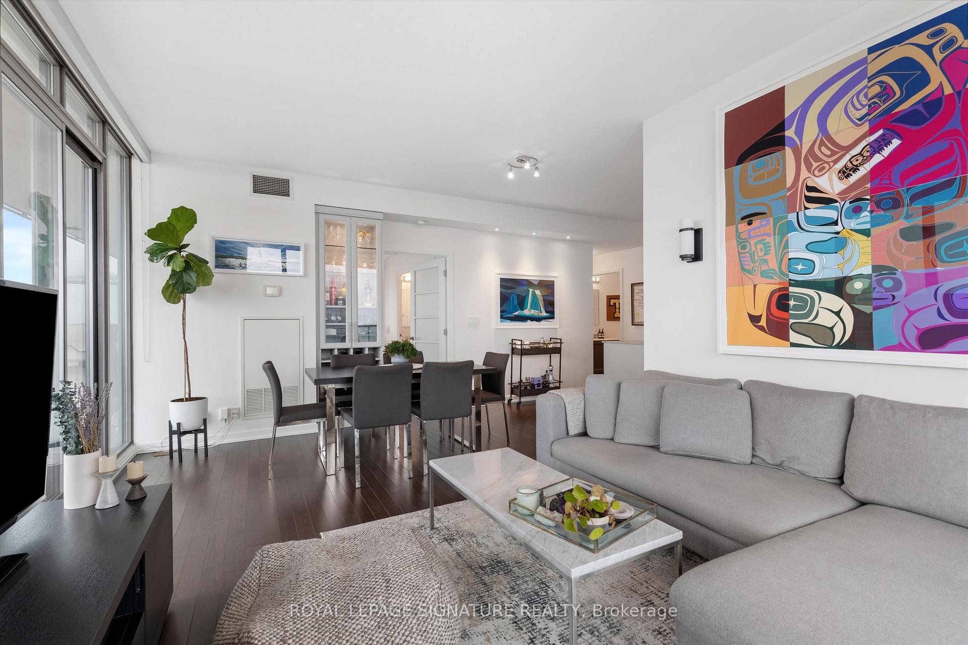 









33


Lombard

Street, 3205,
Toronto,




ON
M5C 3H8

