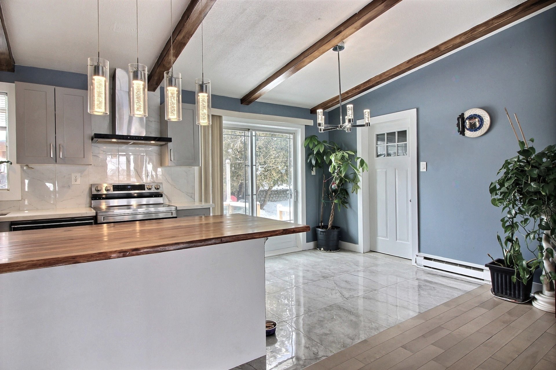 









101

 - 101A


Rue Émery-Bélisle

,
Papineauville,




QC
J0V1R0

