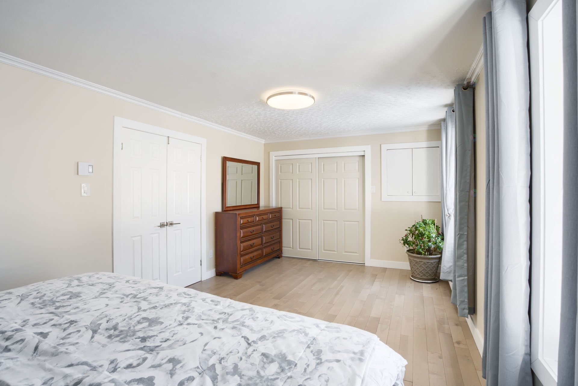 









101

 - 101A


Rue Émery-Bélisle

,
Papineauville,




QC
J0V1R0

