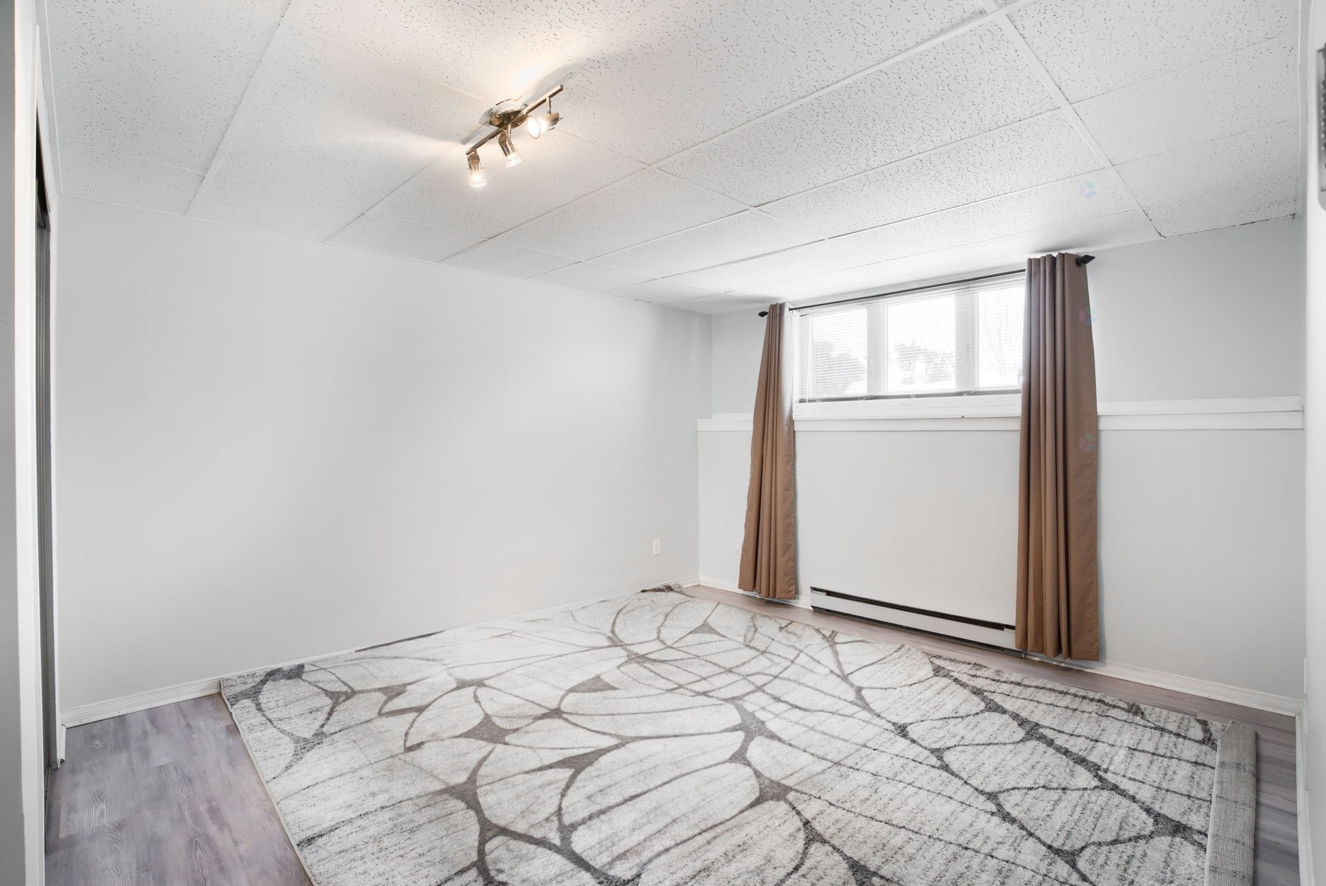 









101

 - 101A


Rue Émery-Bélisle

,
Papineauville,




QC
J0V1R0

