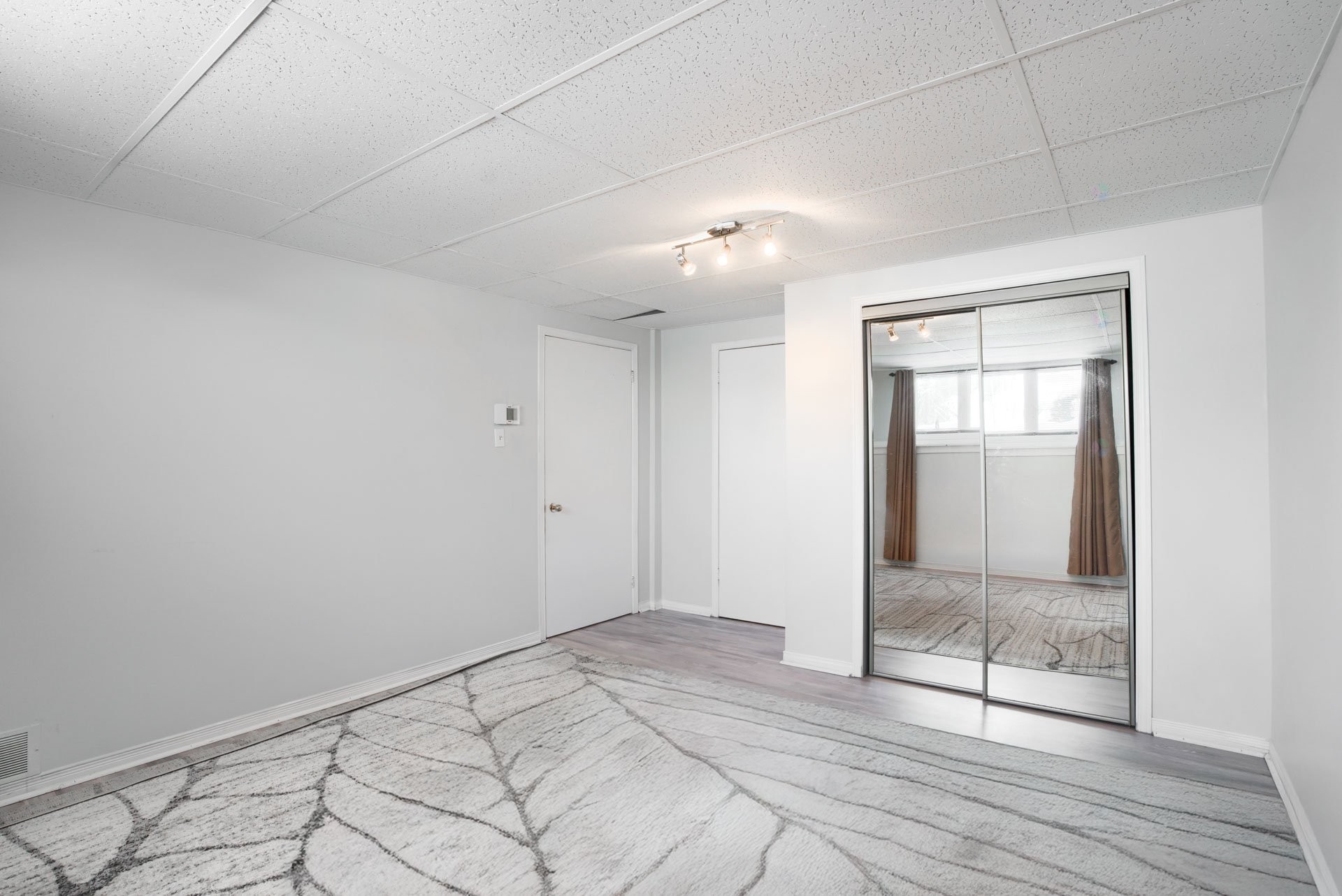 









101

 - 101A


Rue Émery-Bélisle

,
Papineauville,




QC
J0V1R0

