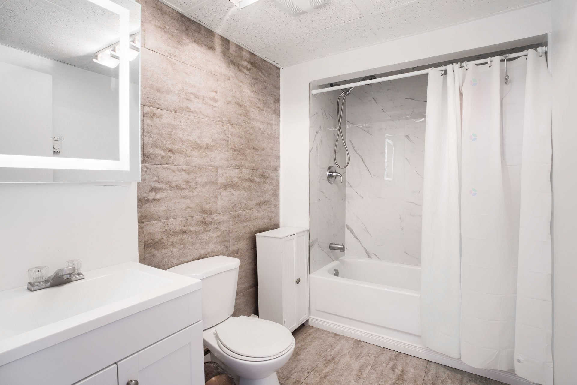 









101

 - 101A


Rue Émery-Bélisle

,
Papineauville,




QC
J0V1R0

