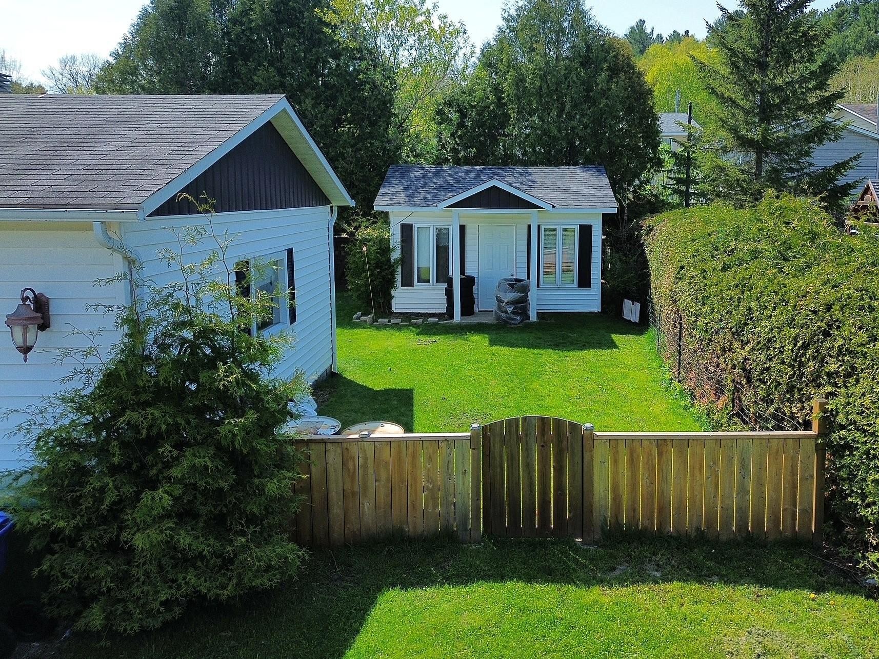 









101

 - 101A


Rue Émery-Bélisle

,
Papineauville,




QC
J0V1R0

