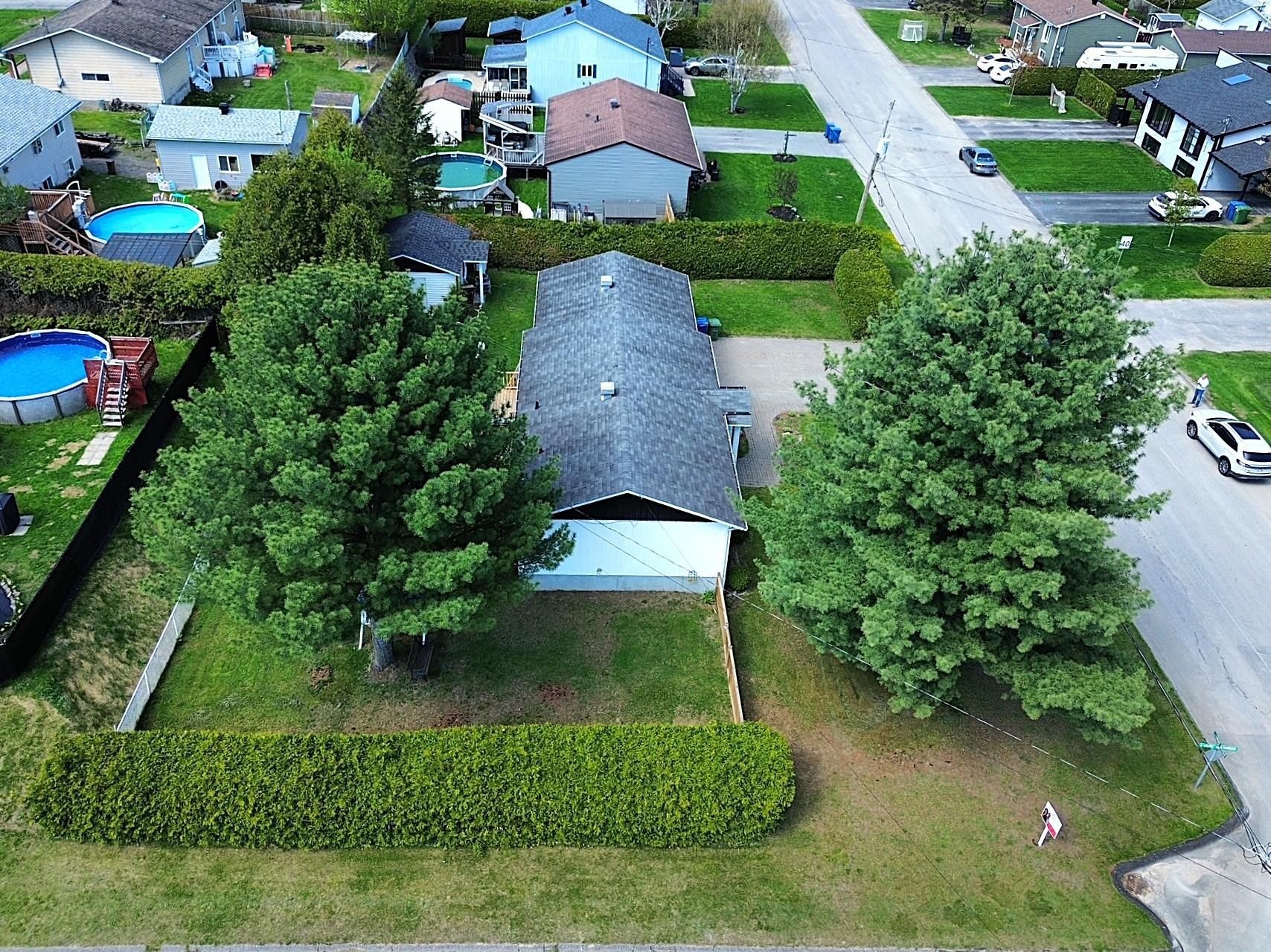 









101

 - 101A


Rue Émery-Bélisle

,
Papineauville,




QC
J0V1R0

