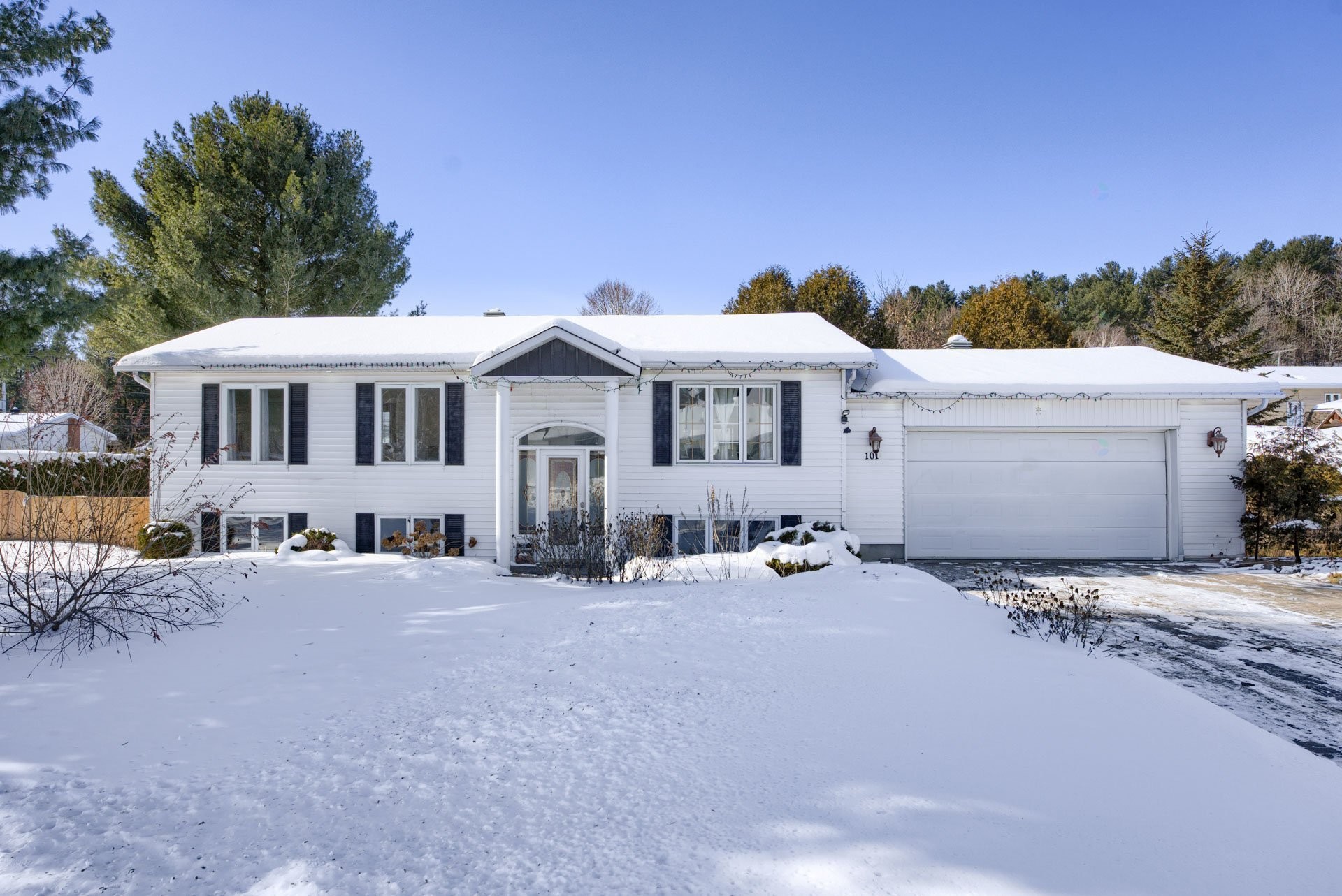 









101

 - 101A


Rue Émery-Bélisle

,
Papineauville,




QC
J0V1R0

