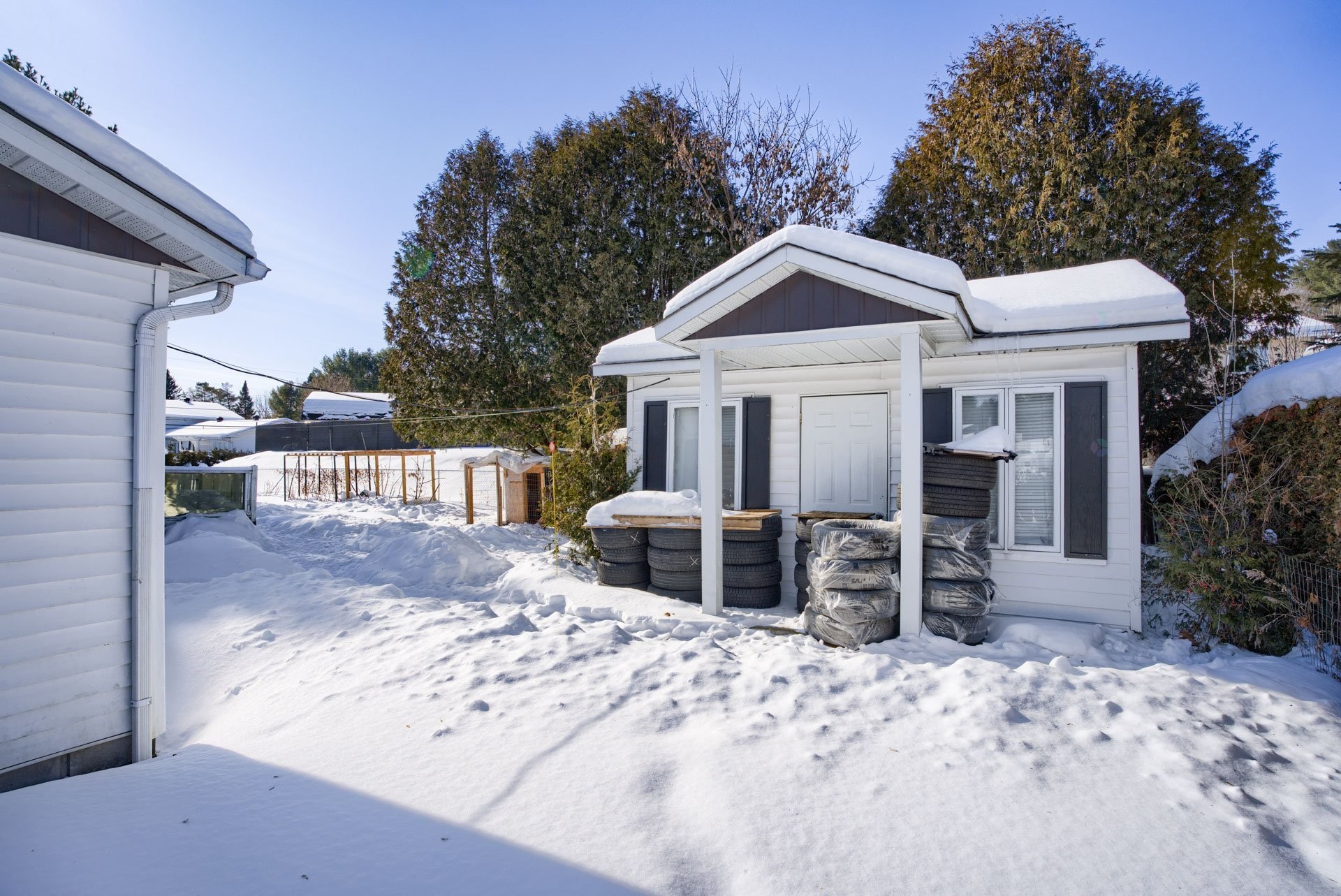 









101

 - 101A


Rue Émery-Bélisle

,
Papineauville,




QC
J0V1R0

