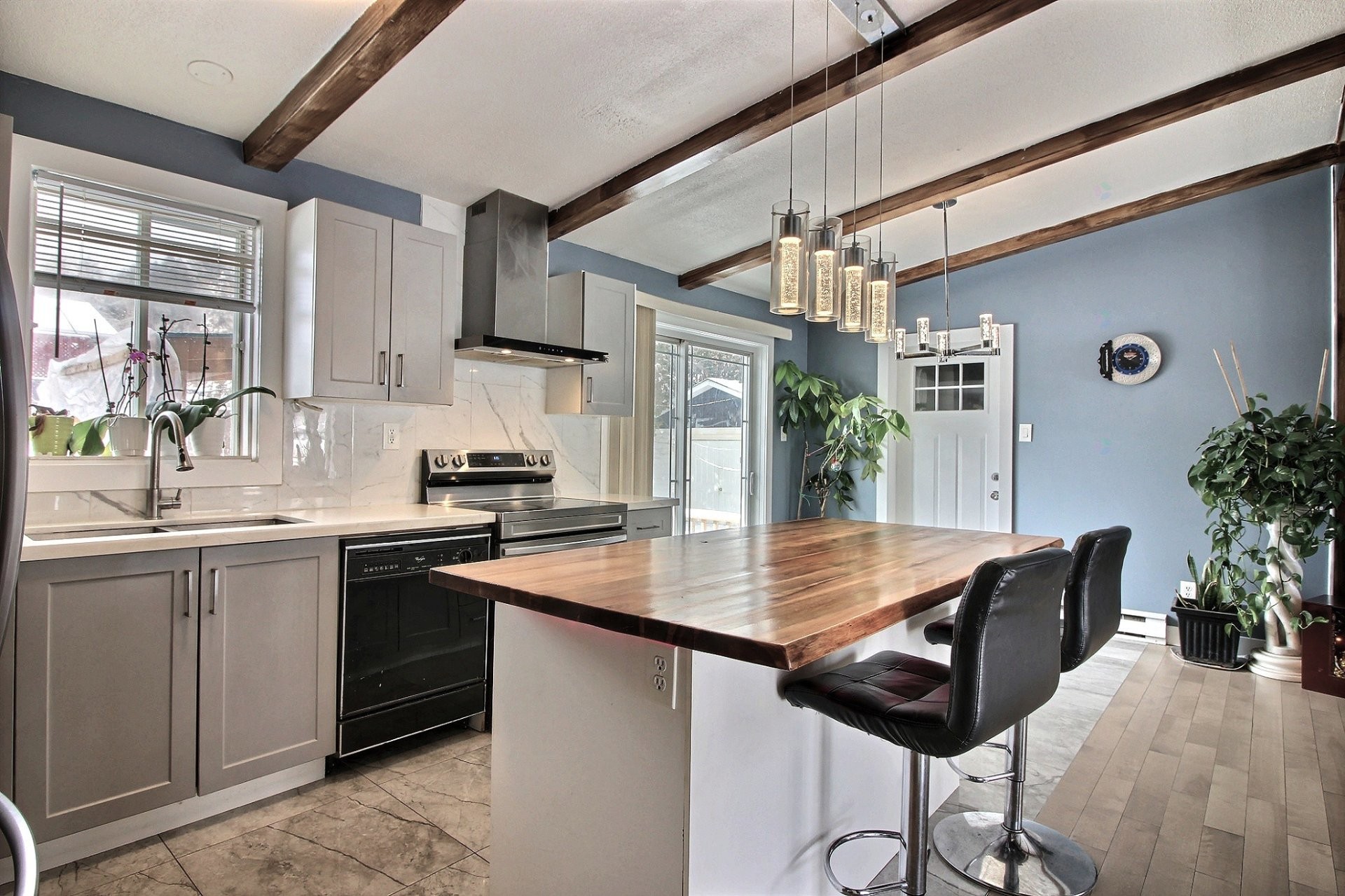 









101

 - 101A


Rue Émery-Bélisle

,
Papineauville,




QC
J0V1R0

