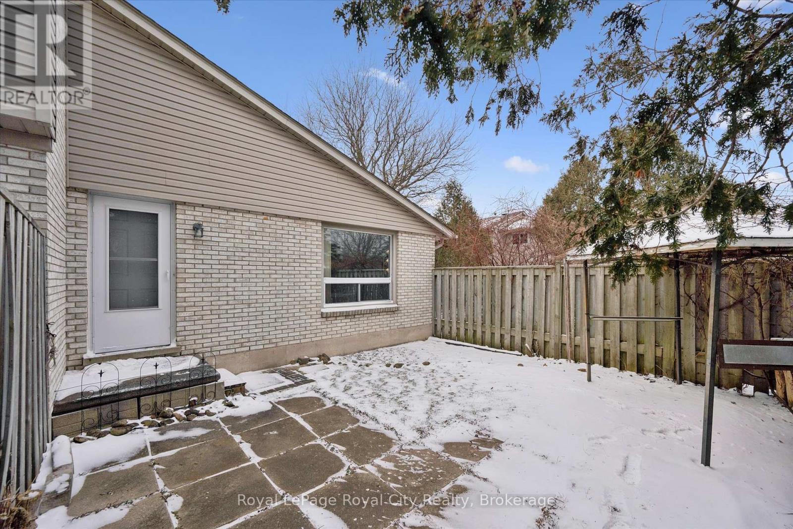 












90 - 700 PAISLEY ROAD

,
Guelph (Willow West/Sugarbush/West Acres),




Ontario
N1K1A3

