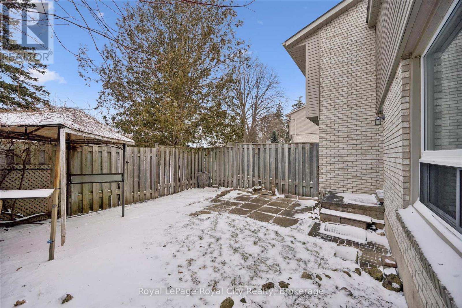 












90 - 700 PAISLEY ROAD

,
Guelph (Willow West/Sugarbush/West Acres),




Ontario
N1K1A3

