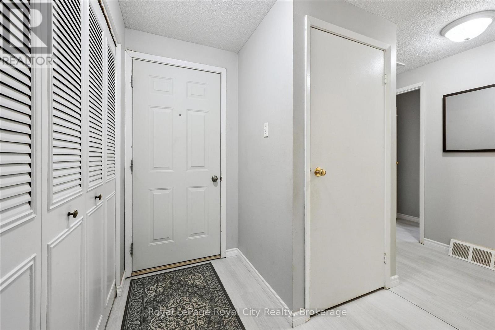 












90 - 700 PAISLEY ROAD

,
Guelph (Willow West/Sugarbush/West Acres),




Ontario
N1K1A3

