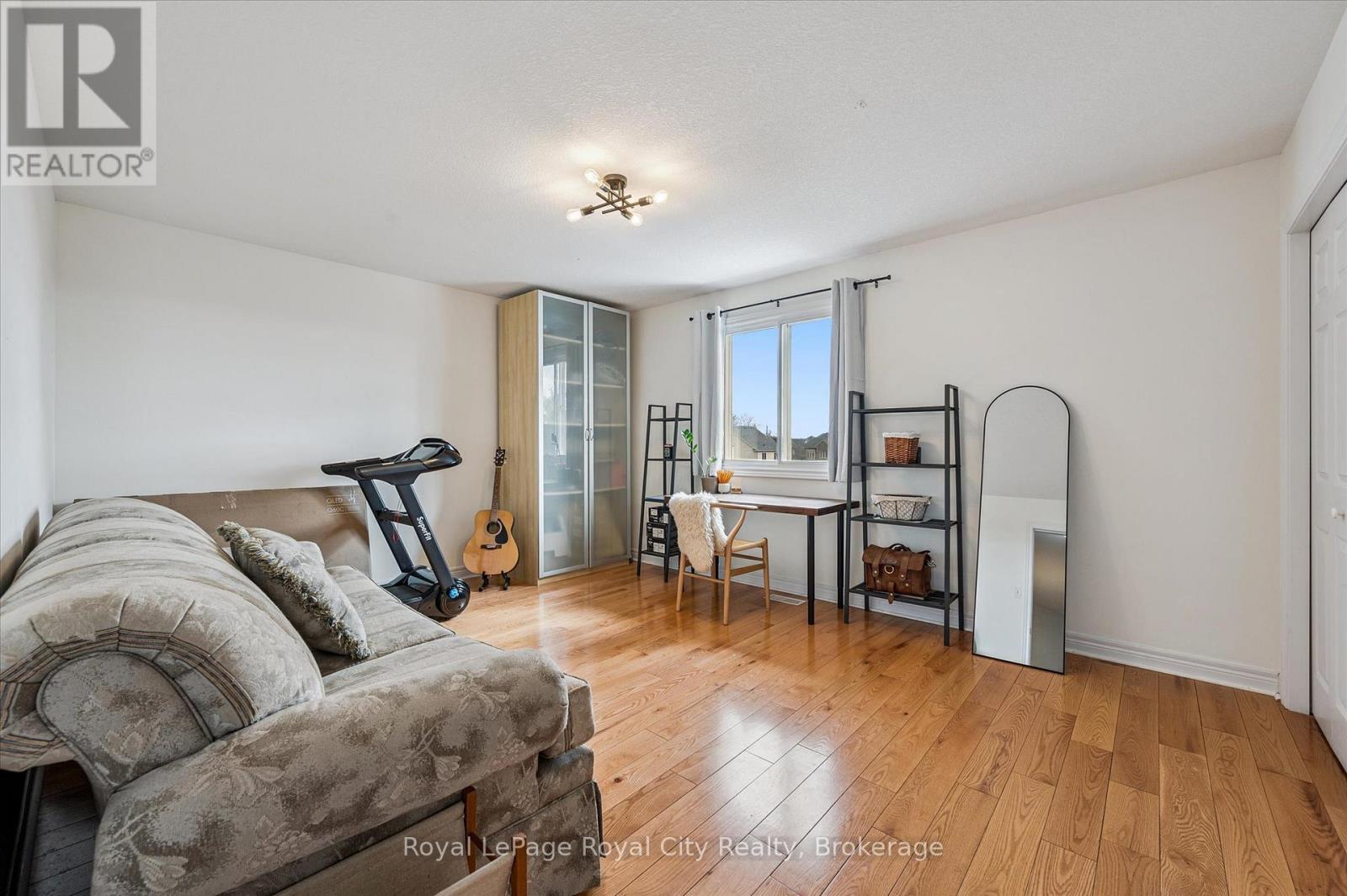 












87 LAW DRIVE

,
Guelph (Grange Road),




Ontario
N1E7J7

