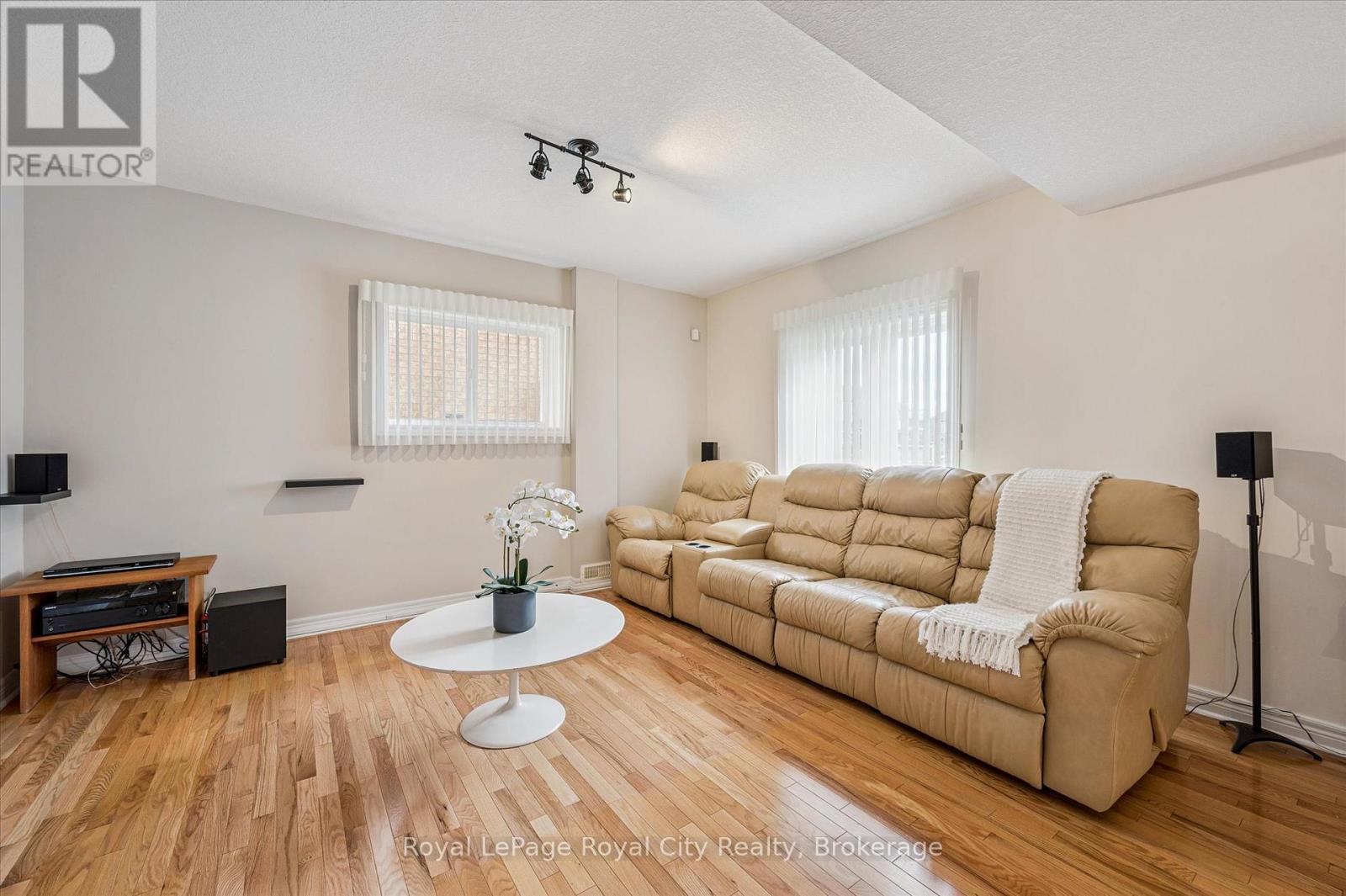 












87 LAW DRIVE

,
Guelph (Grange Road),




Ontario
N1E7J7

