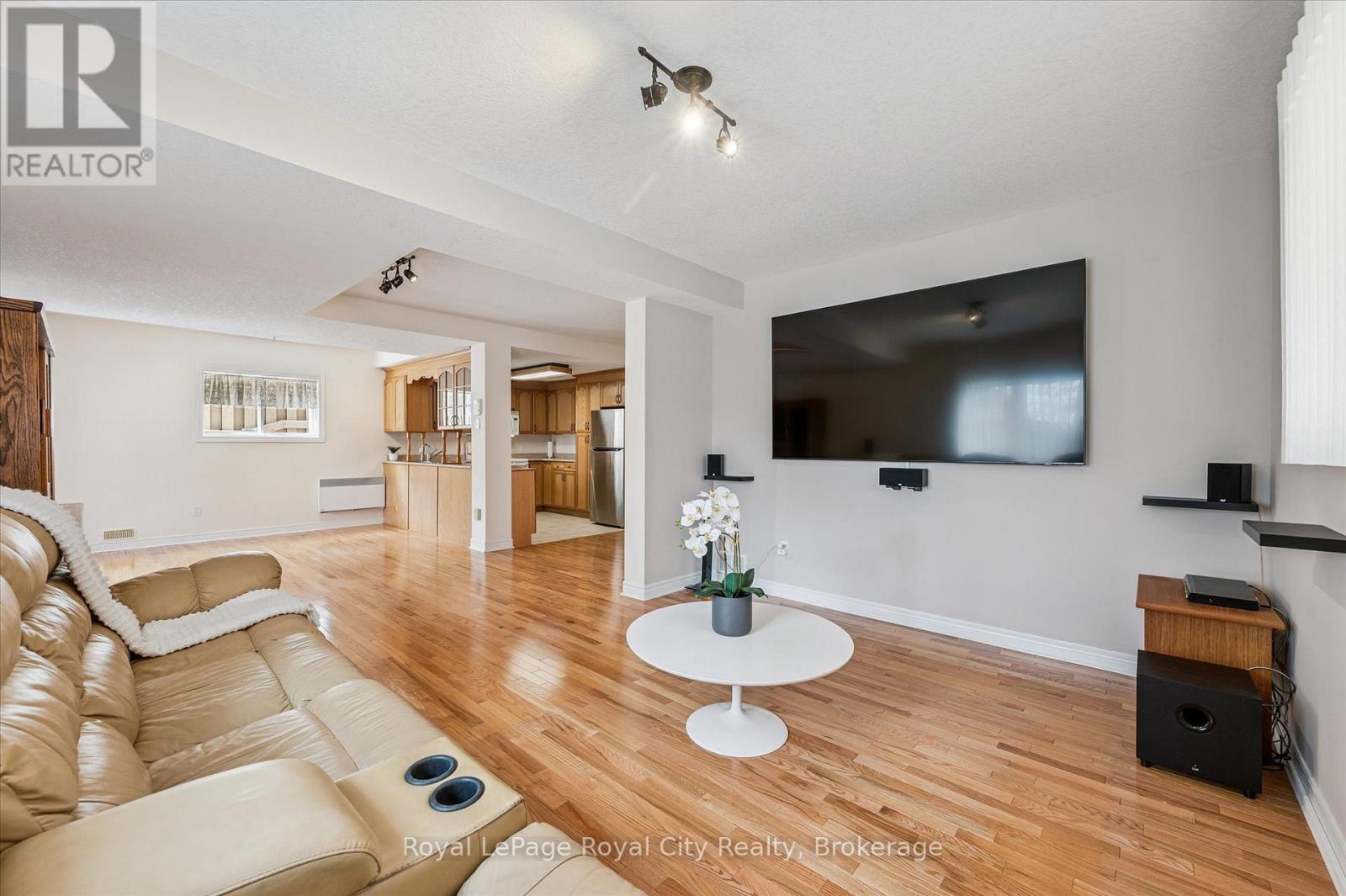 












87 LAW DRIVE

,
Guelph (Grange Road),




Ontario
N1E7J7

