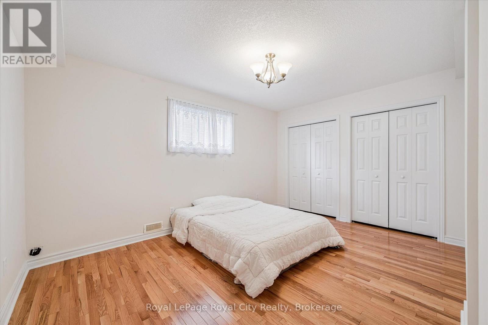 












87 LAW DRIVE

,
Guelph (Grange Road),




Ontario
N1E7J7

