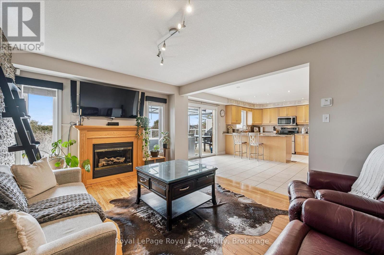 












87 LAW DRIVE

,
Guelph (Grange Road),




Ontario
N1E7J7

