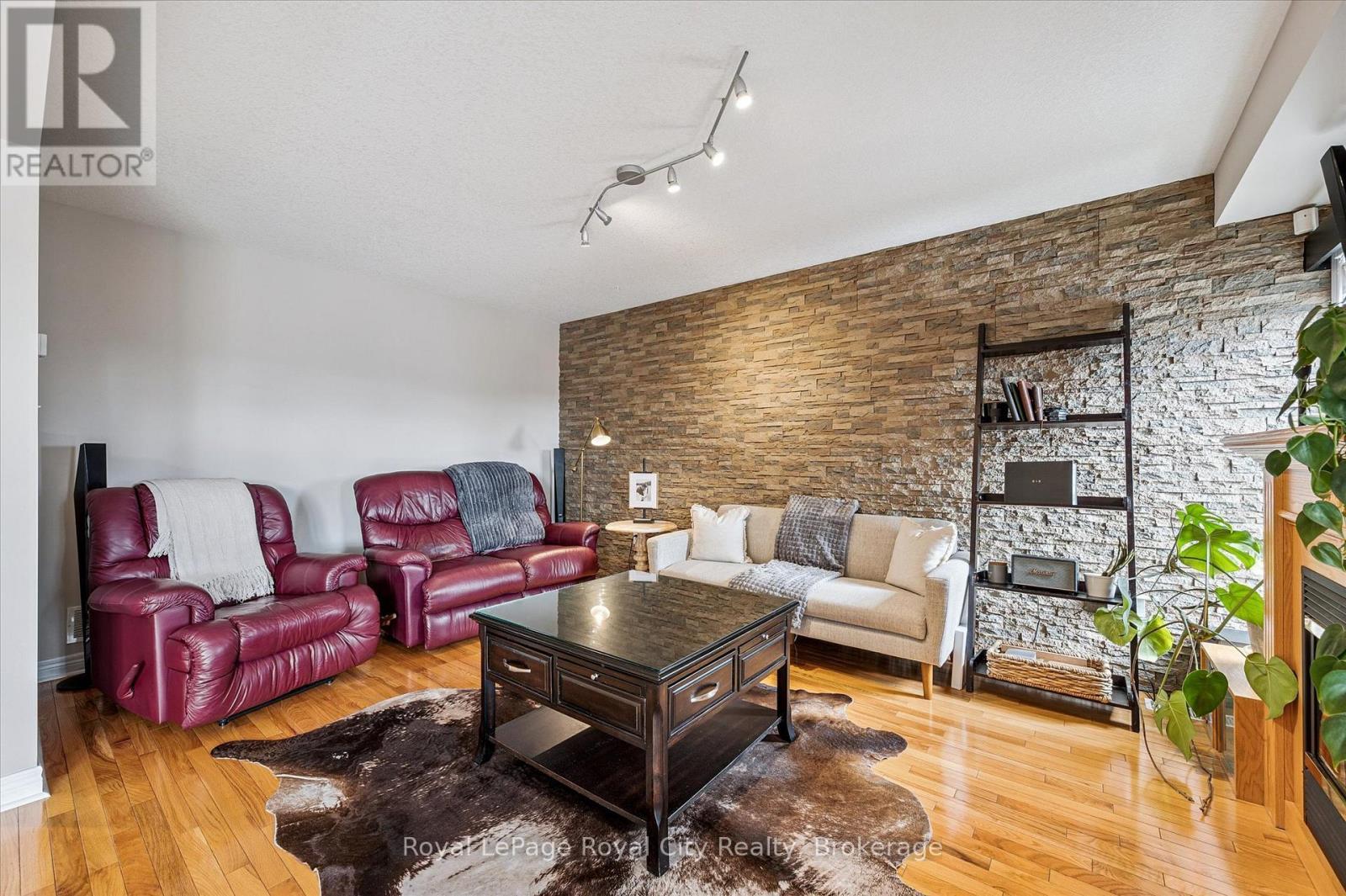 












87 LAW DRIVE

,
Guelph (Grange Road),




Ontario
N1E7J7

