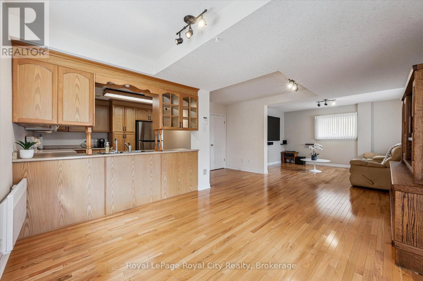 












87 LAW DRIVE

,
Guelph (Grange Road),




Ontario
N1E7J7

