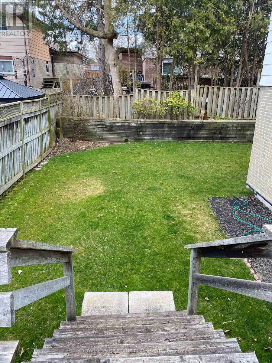 












BSMT - 226 PARLETTE AVENUE

,
Toronto (Rouge),




Ontario
M1C2S5

