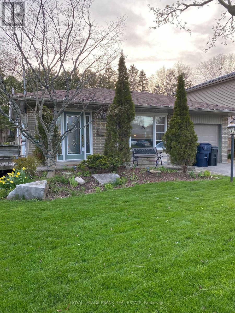 












BSMT - 226 PARLETTE AVENUE

,
Toronto (Rouge),




Ontario
M1C2S5

