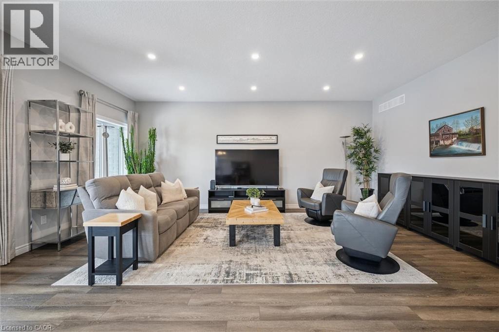 












211 WATER Street

,
St. Jacobs,




Ontario
N0B2N0

