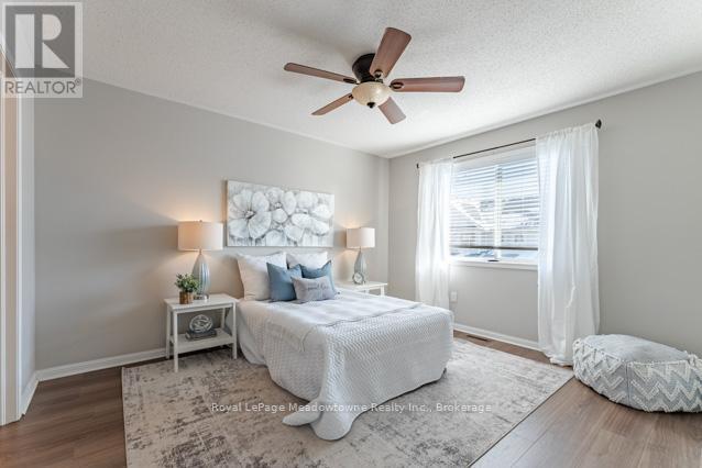 












1637 STOVER CRESCENT

,
Milton (CL Clarke),




Ontario
L9T5N4

