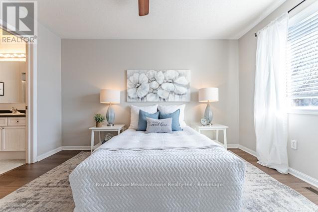 












1637 STOVER CRESCENT

,
Milton (CL Clarke),




Ontario
L9T5N4

