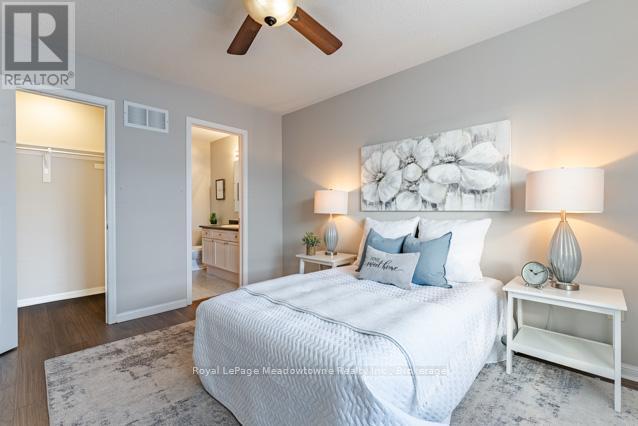 












1637 STOVER CRESCENT

,
Milton (CL Clarke),




Ontario
L9T5N4

