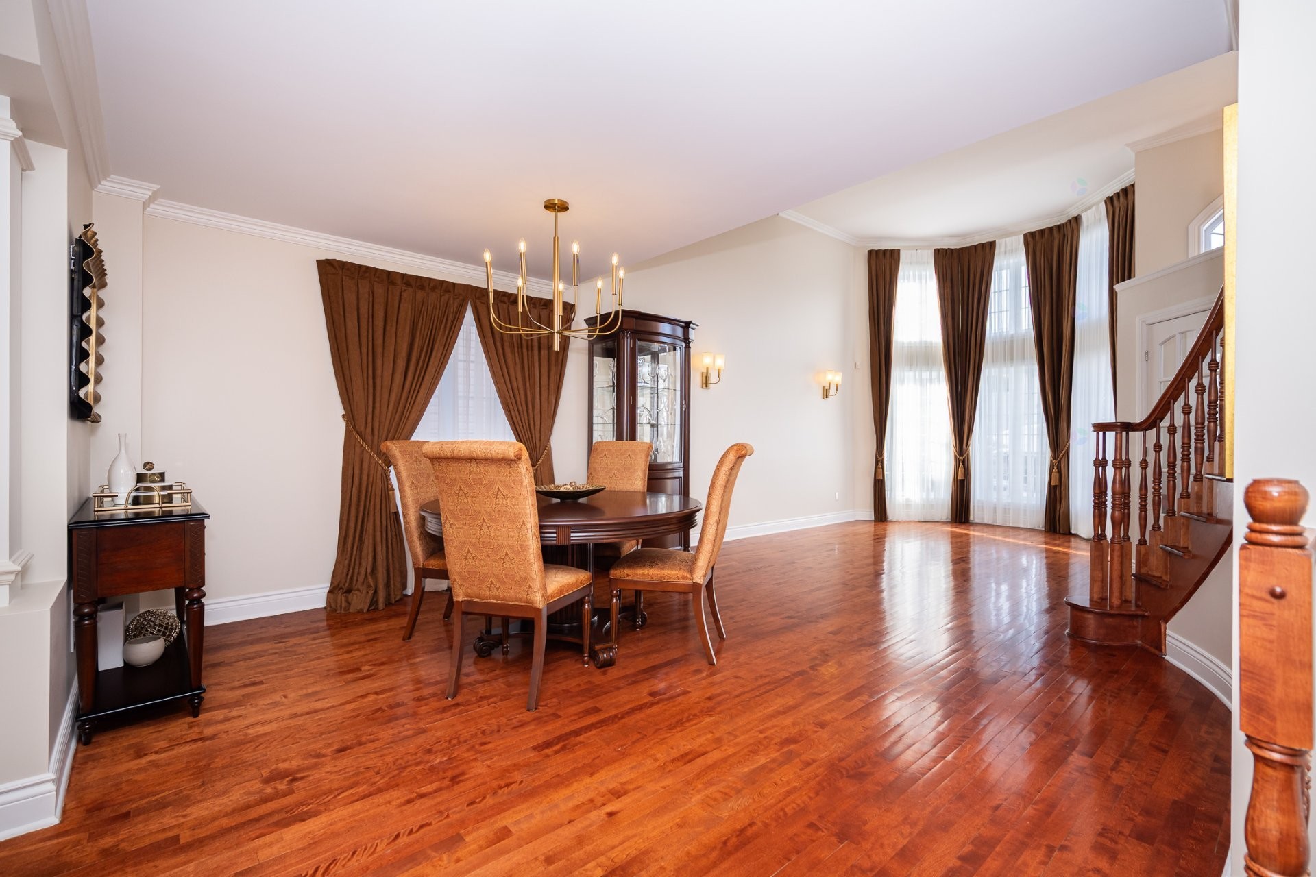 









2491


Rue Dalbis

,
Laval (Chomedey),




QC
H7T2Z9

