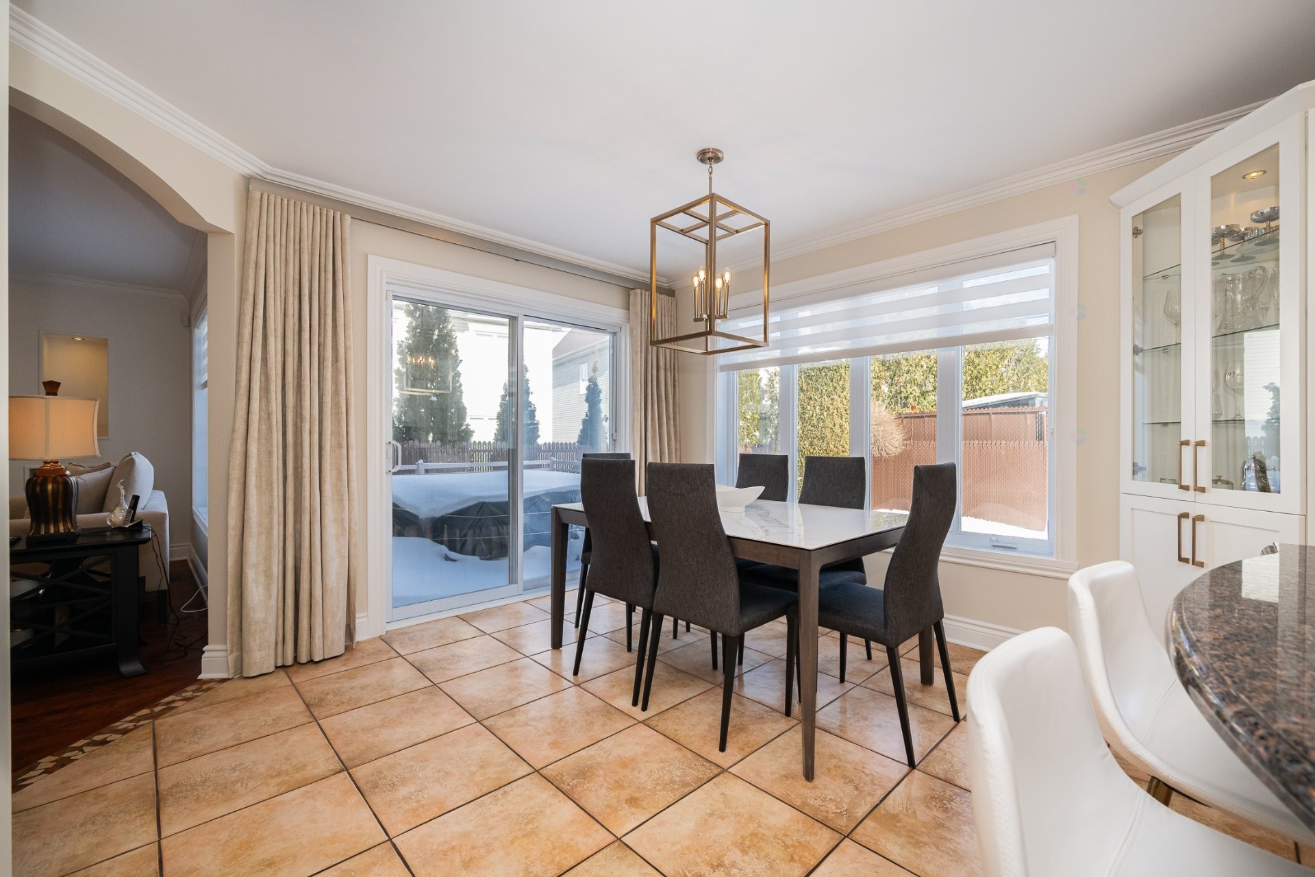 









2491


Rue Dalbis

,
Laval (Chomedey),




QC
H7T2Z9

