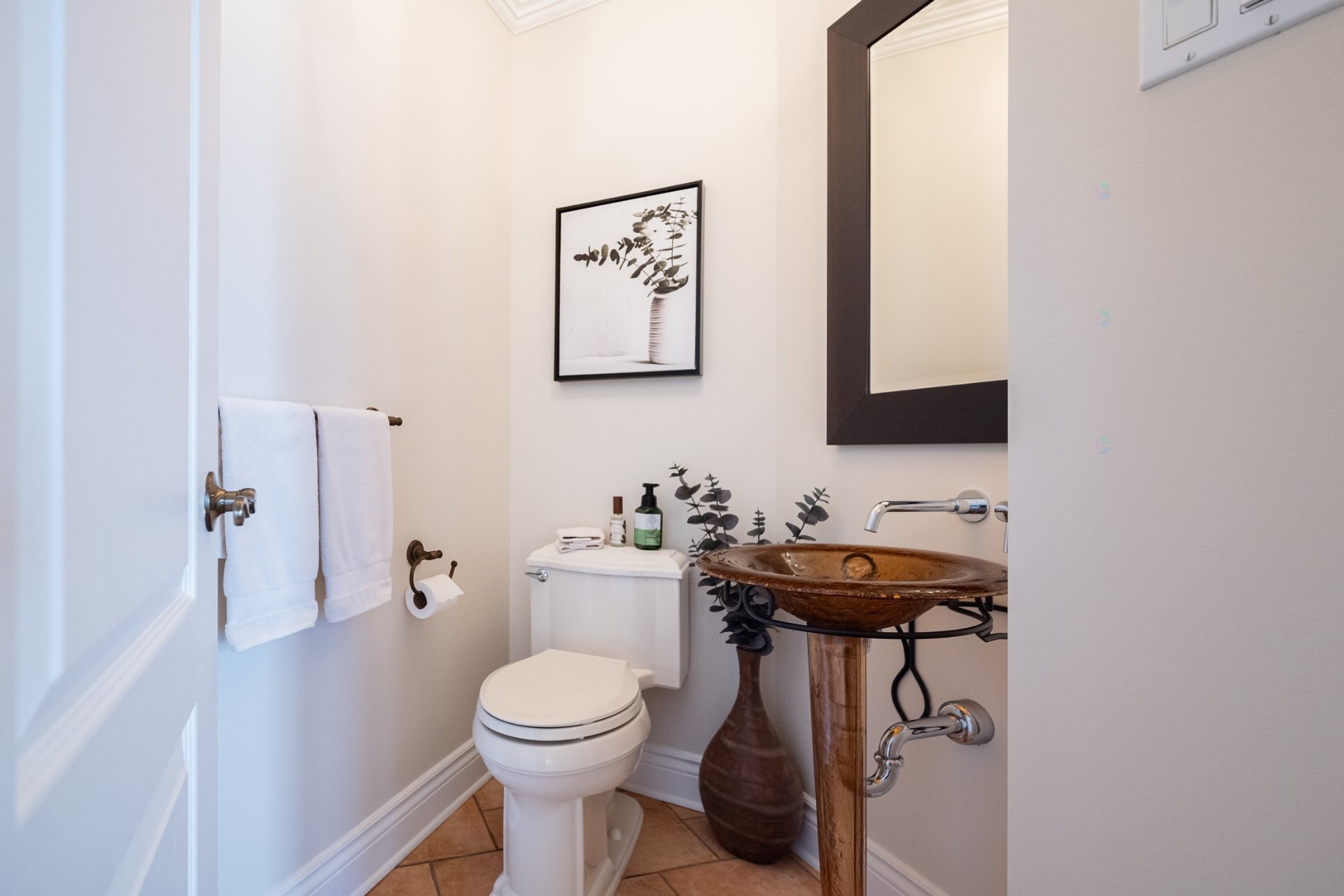 









2491


Rue Dalbis

,
Laval (Chomedey),




QC
H7T2Z9

