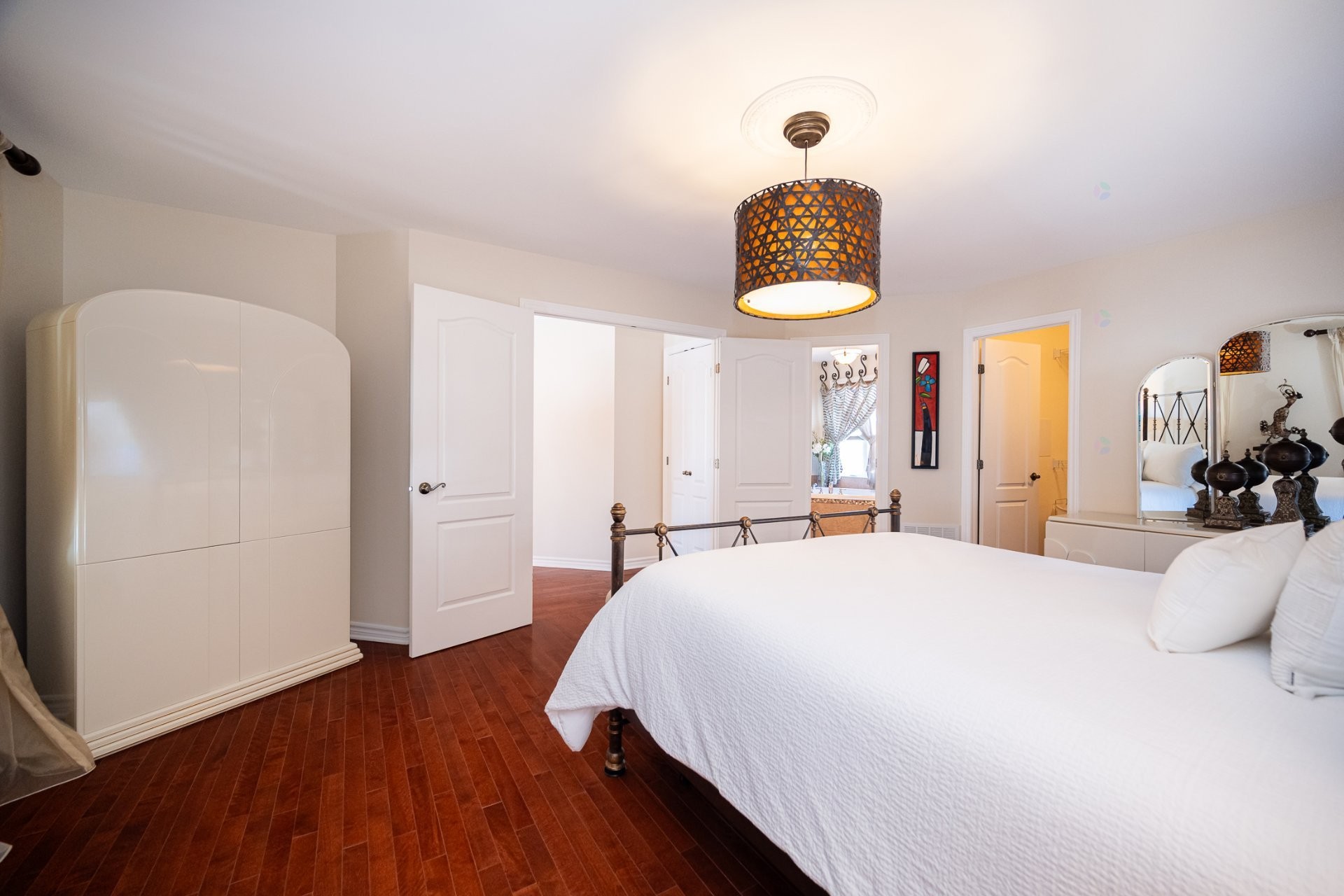 









2491


Rue Dalbis

,
Laval (Chomedey),




QC
H7T2Z9

