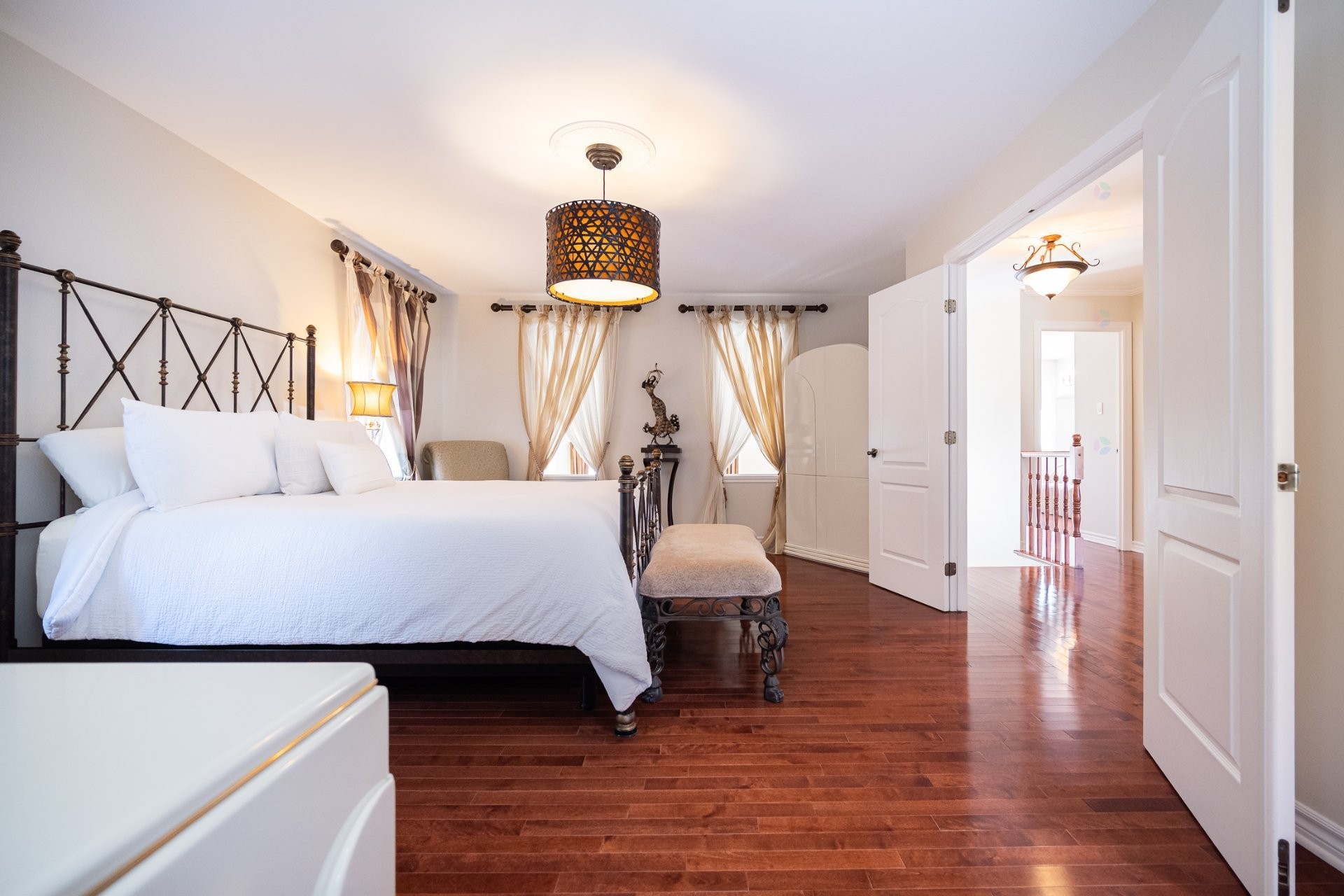 









2491


Rue Dalbis

,
Laval (Chomedey),




QC
H7T2Z9

