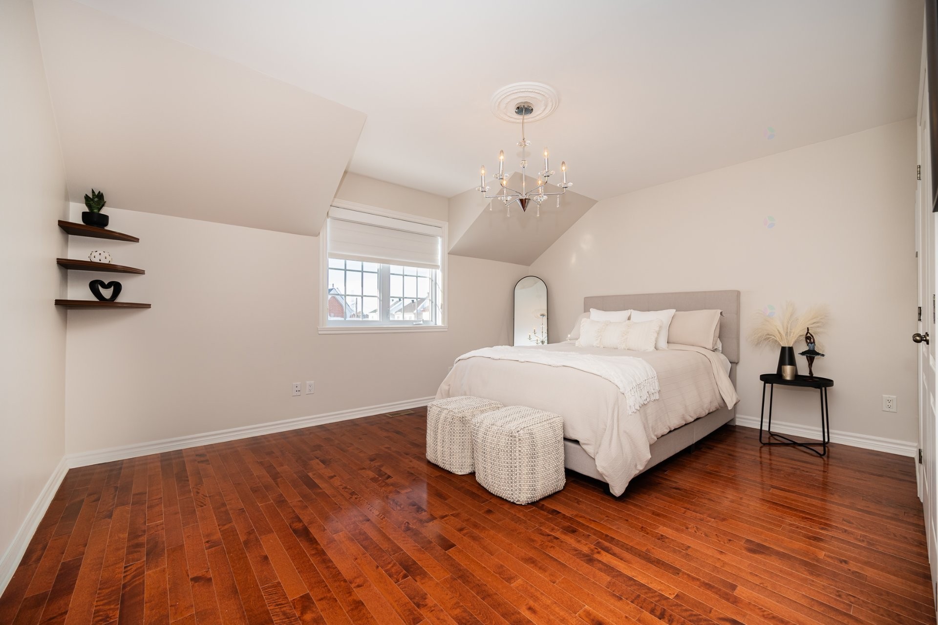 









2491


Rue Dalbis

,
Laval (Chomedey),




QC
H7T2Z9

