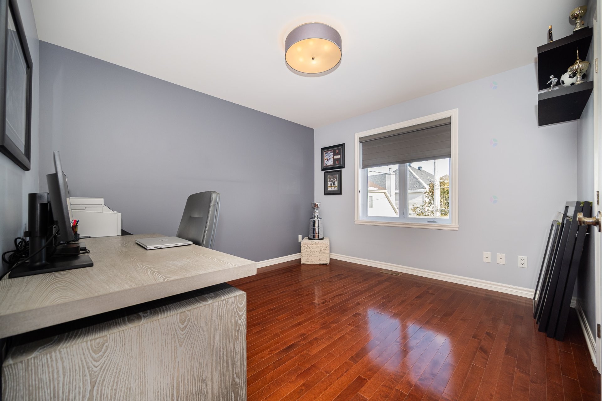 









2491


Rue Dalbis

,
Laval (Chomedey),




QC
H7T2Z9

