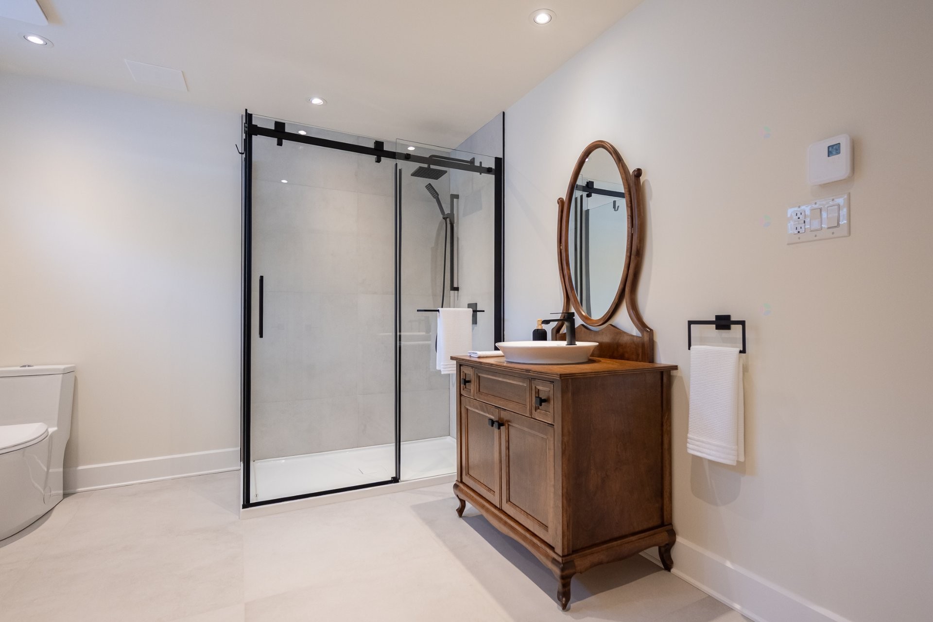 









2491


Rue Dalbis

,
Laval (Chomedey),




QC
H7T2Z9

