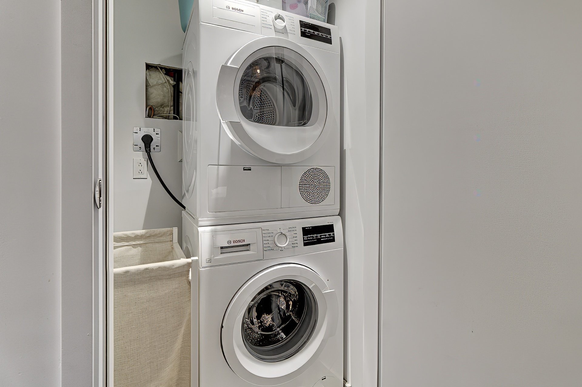 









1188


Av. Union

, 2009,
Montréal (Ville-Marie),




QC
H3B3A7

