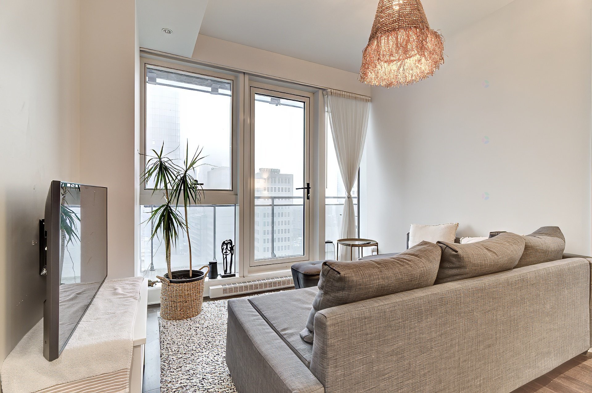 









1188


Av. Union

, 2009,
Montréal (Ville-Marie),




QC
H3B3A7

