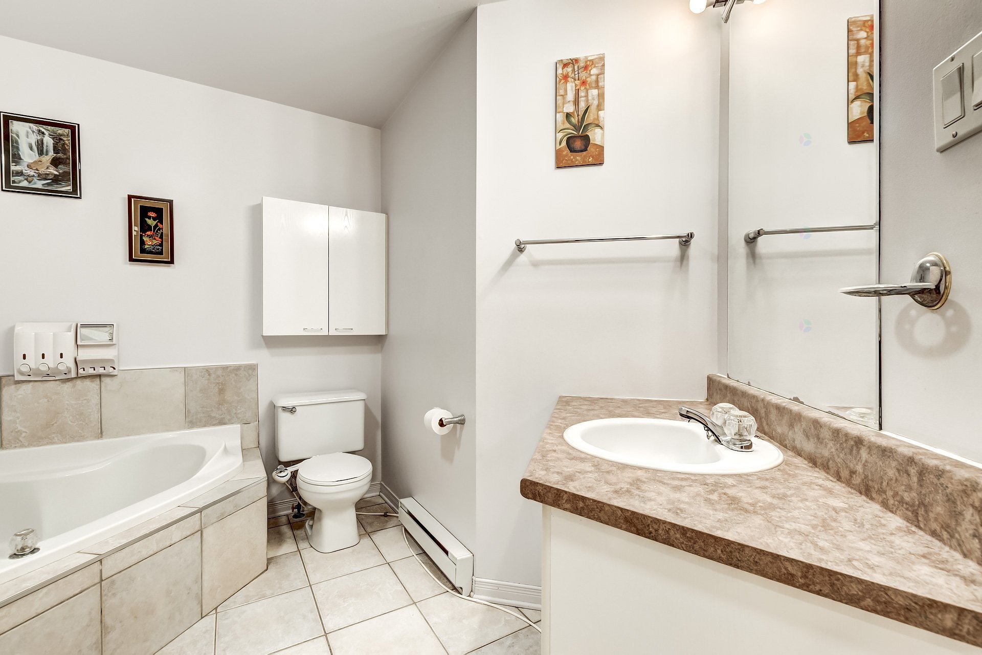 









3756Z


Ch. de la Côte-de-Liesse

,
Mont-Royal,




QC
H4N2P5

