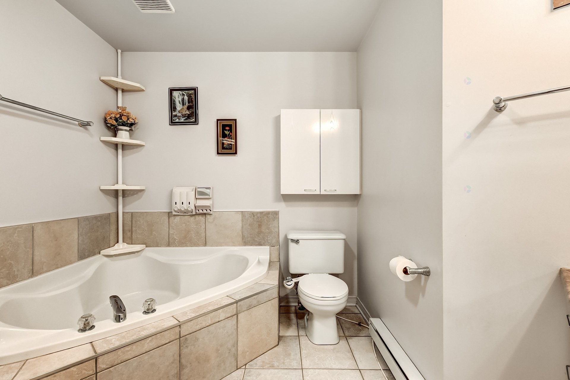 









3756Z


Ch. de la Côte-de-Liesse

,
Mont-Royal,




QC
H4N2P5

