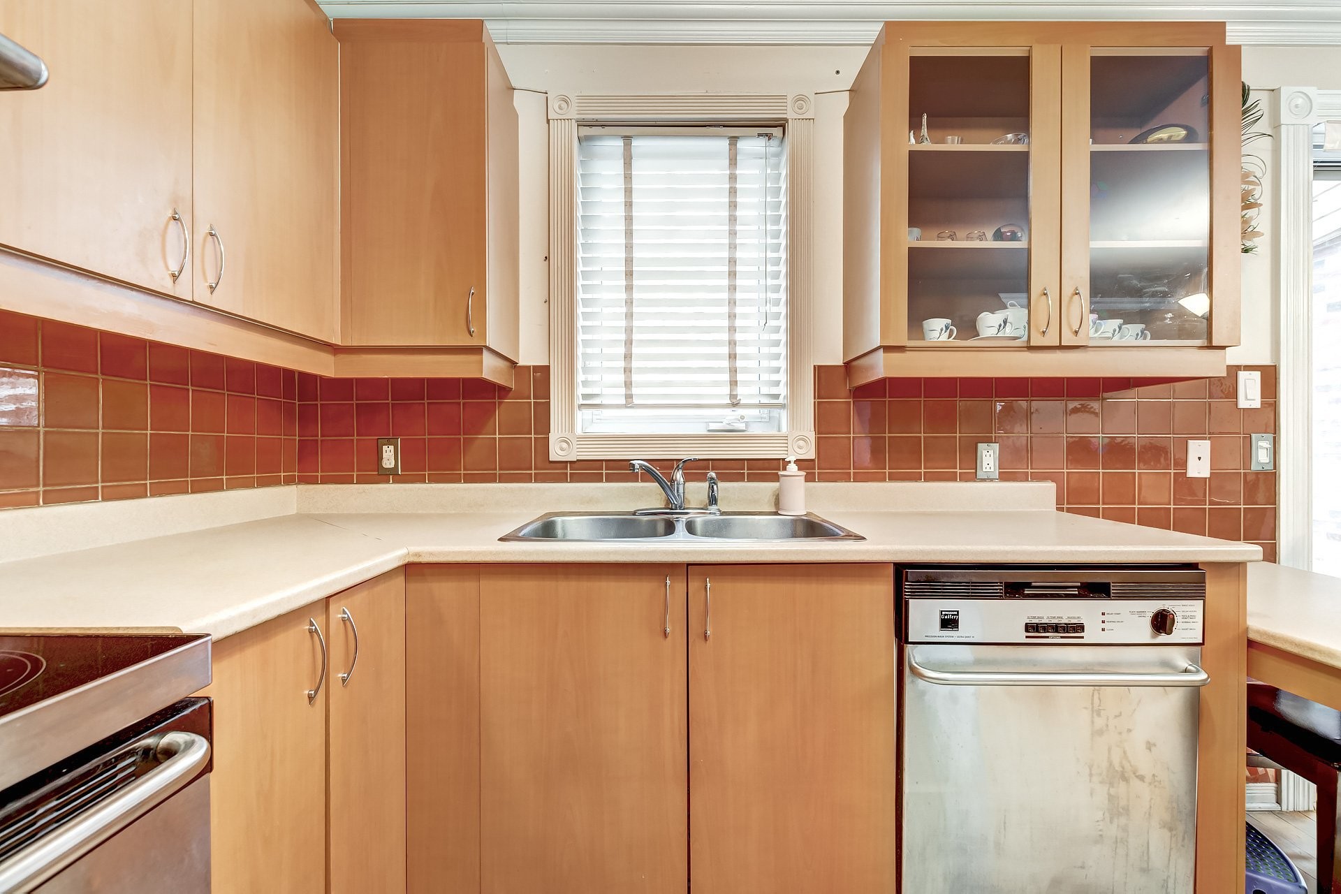 









3756Z


Ch. de la Côte-de-Liesse

,
Mont-Royal,




QC
H4N2P5

