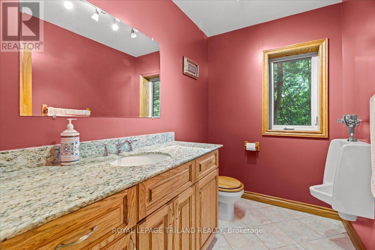 












3115 NAPPERTON DRIVE

,
Adelaide Metcalfe,




Ontario
N7G3H8

