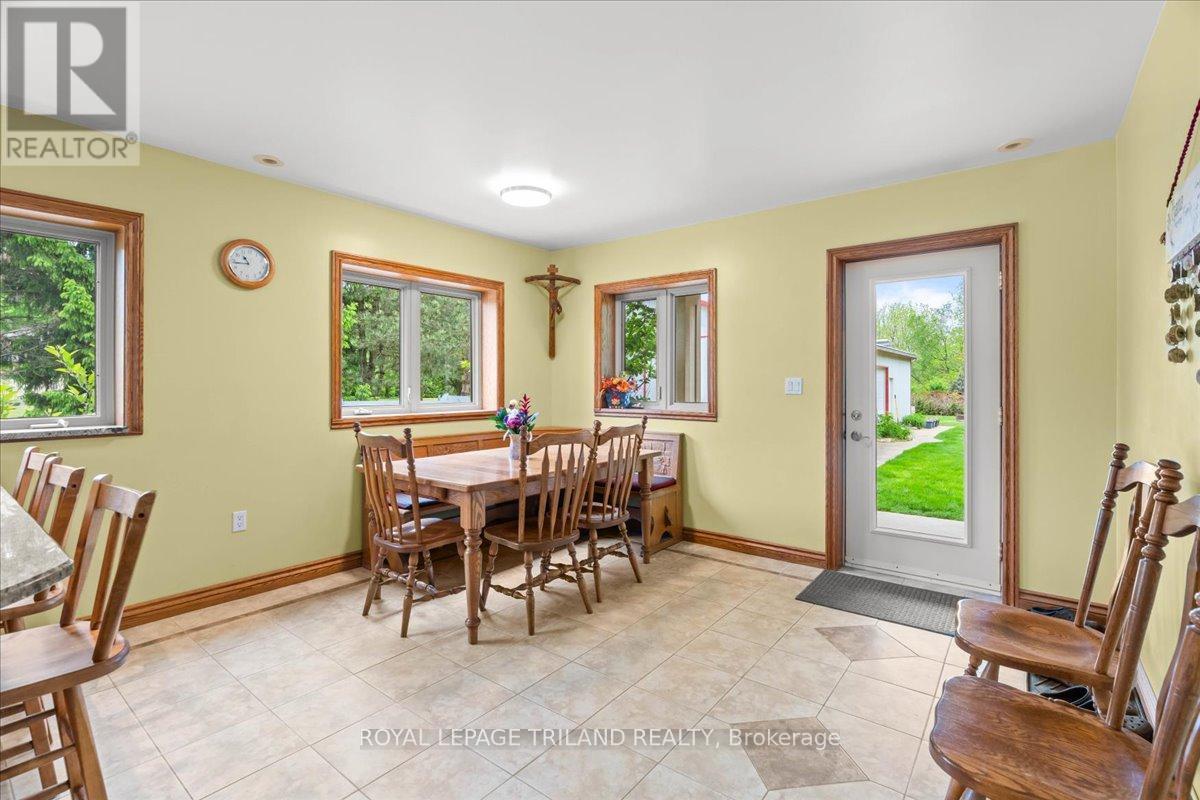 












3115 NAPPERTON DRIVE

,
Adelaide Metcalfe,




Ontario
N7G3H8

