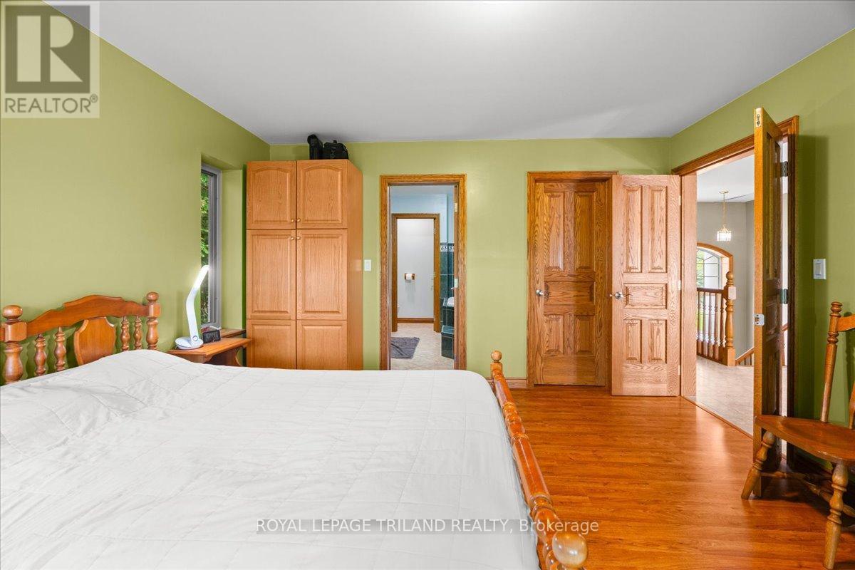 












3115 NAPPERTON DRIVE

,
Adelaide Metcalfe,




Ontario
N7G3H8

